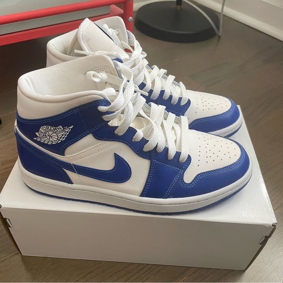 Air Jordan 1 Mid White/Hyper Royal US8 women - Picture 2 of 6